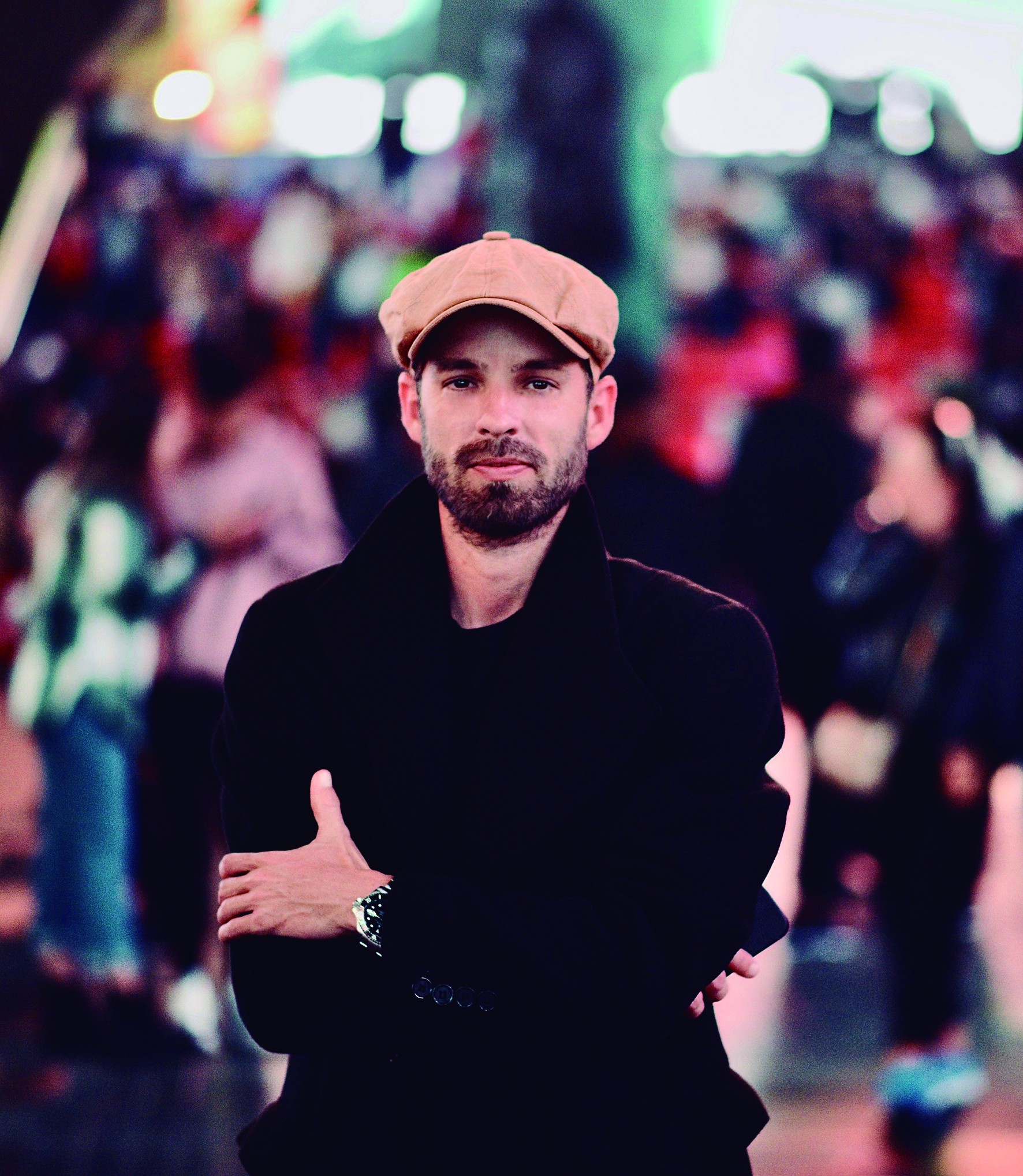 ANDY LLANES BULTÓ: San Antonio de los Baños, Cuba, 1987. Graduado de la Academia Provincial de Artes Plásticas Eduardo Abela y el Instituto Superior de Arte ISA. Cuenta con exposiciones personales y colectivas en Cuba y el extranjero.