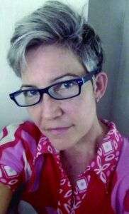 ANYELMAIDELIN CALZADILLA FERNANDEZ: Artista Visual especializada en grabado y serigrafía. Graduada de la Escuela de Bellas Artes San Alejandro y el ISA. Actualmente profesora y Jefa del Departamento de Grabado en la Academia.