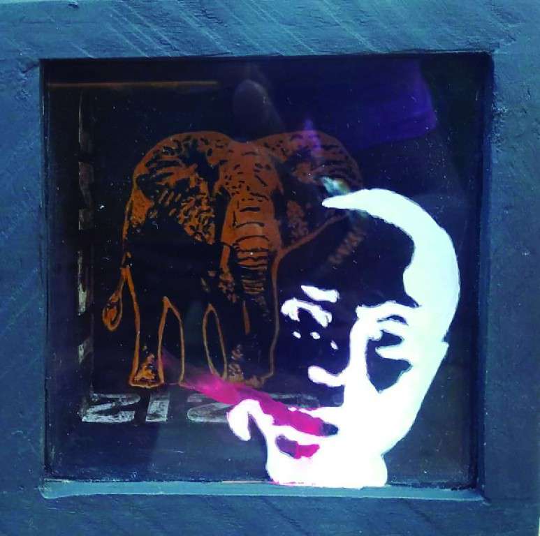 CAJA NEGRA #2. Yasser García Rittoles, Caja de madera, pátina de betún hecho a partir de la ceniza de pelo quemado del artista, sangre del artista coloreada y pintura de aceite 13 x 13 x 10.5 cm 2021