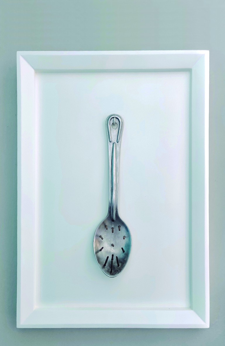 CUCHARÓN. Arley Vázquez. Madera policromada y metal, 58 x 40 cm.