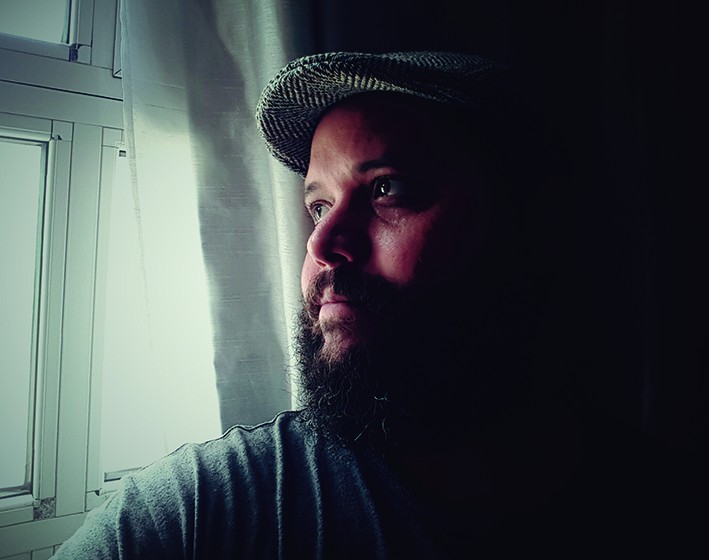 DERBIS CAMPOS HERNANDEZ: La Habana, Cuba, 1981. Fotógrafo de formación autodidacta. Desde el 2013 asume la co-dirección de RIERA STUDIO. Ha realizado trabajos de fotoreportaje para medios digitales y participado en varias exhibiciones colectivas.