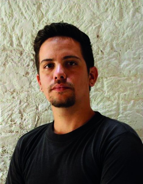 DANIEL MADRUGA: Camagüey, Cuba, 1992. Graduado del ISA. Actualmente ejerce como profesor en dicha institución. Ha participado en exposiciones personales y colectivas en relevantes centros y eventos de arte del país y del mundo.