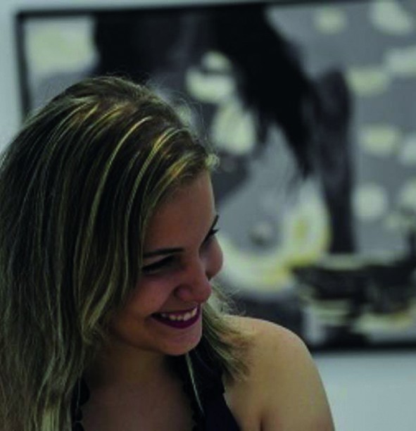 DANIELA ÁGUILA: La Habana, Cuba, 1999. Graduada de la Academia Nacional de Bellas Artes San Alejandro. Actualmente cursa estudios en el Instituto Superior de Arte (ISA).