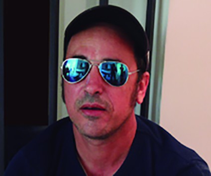 EDUARDO ABELA TORRÁS: La Habana, Cuba, 1963. Graduado de la Academia de Arte San Alejandro. Ha realizado 17 exposiciones personales y múltiples muestras colectivas. Posee la Distinción por la Cultura Nacional.