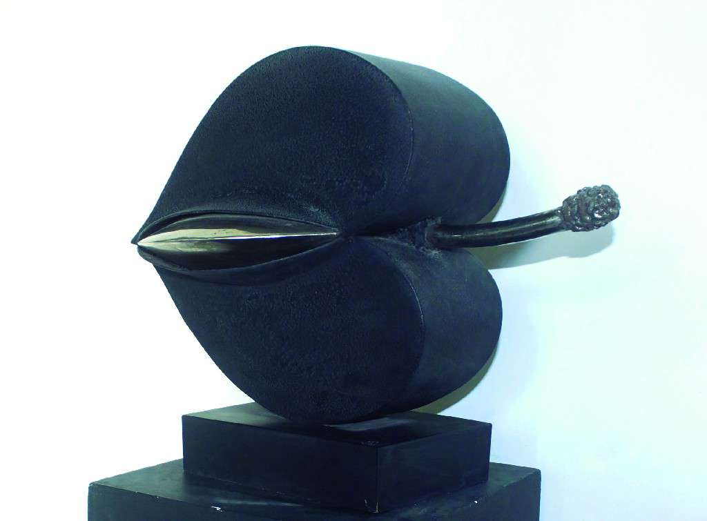 FRUTA DEL PARAÍSO. Juan Narciso Quintanilla, Acero inoxidable pintado y patinado. 50 x 64 x 43 cm. 2016