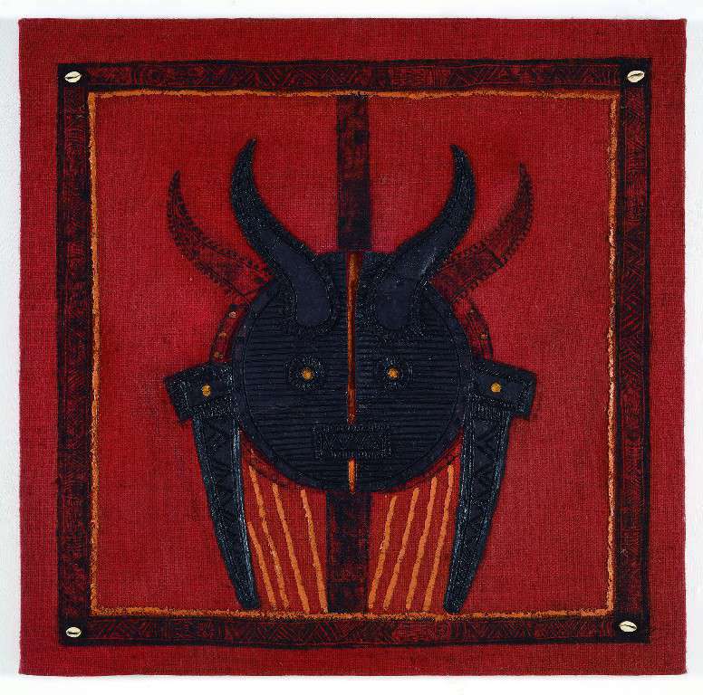 HECHÍZAME. Víctor Manuel Maden Morgan, De la serie Ídolos y Fetiches Óleo, cauries y materia sobre arpillera. 90cm x 90cm. 2019