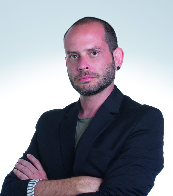 JORGE OTERO: La Habana, Cuba, 1982. Graduado de la Academia de San Alejandro y el ISA. Ha realizado numerosas exposiciones personales y participado en muestras colectivas en Cuba y el extranjero.