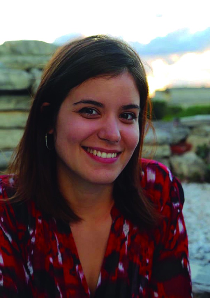 LAURA CARRALERO MORALES: Holguín, Cuba, 1991. Graduada del Instituto Superior de Artes (ISA) en 2015. Ha llevado a cabo exposiciones personales en Cuba y en prestigiosas instituciones europeas.