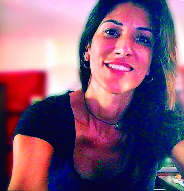 MERCÈ DOMÈNECH FERRET: Barcelona, España, 1974. Artista catalana residente en Cuba. Arquitecta y artista visual. Se consagra a la creación artística en Cuba desde el 2016 hasta la actualidad.