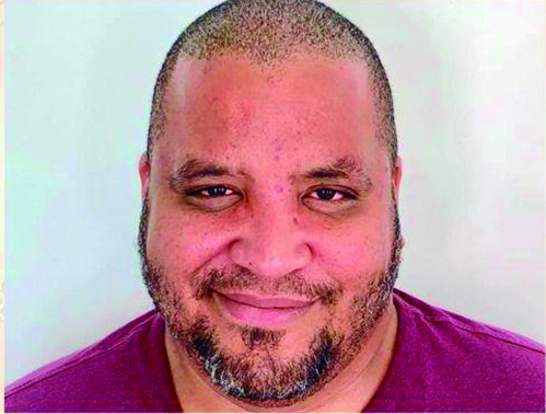 MICHEL MIRABAL: La Habana, Cuba. Graduado de la Escuela de Diseño, cursó estudios en la Academia de San Alejandro y comenzó a pintar hace más de 20 años. Ha participado en más de 60 exposiciones en Cuba y el mundo.