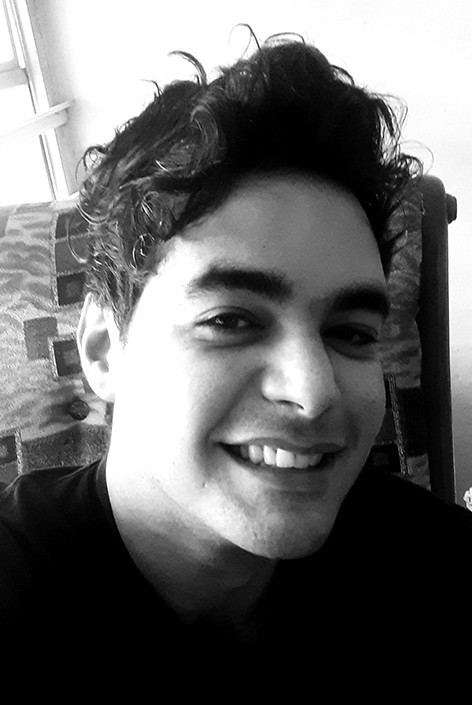 MICHEL MORO GÓMEZ: Ciego de Ávila, Cuba, 1988. Graduado de la Universidad de las Artes (ISA). Desde hace diez años dedica gran parte de su trabajo al humor gráfico, al dibujo satírico y la ilustración.