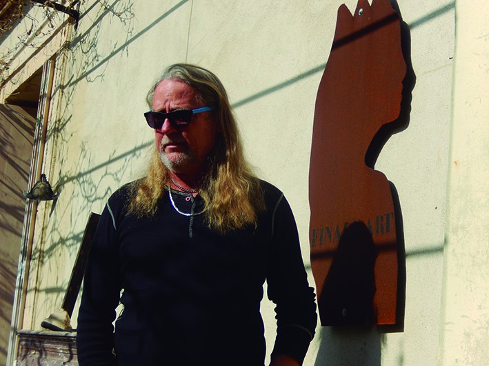 MOISÉS FINALÉ ALDECOA: Cárdenas, Cuba, 1957. Graduados del Instituto Superior de Arte en 1984. Ha expuesto su trabajo en prestigiosas instituciones internacionales. Obras suyas se encuentran en prestigiosas instituciones culturales de Cuba, América y Europa.