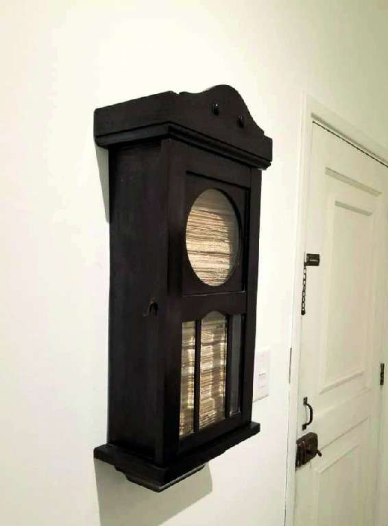 RELOJ. José Manuel Fors. Mueble de reloj y libros, 67 x 28 x 15 cm. 2020