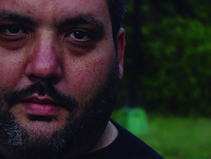 SAMUEL RIERA MÉNDEZ: La Habana, 1978. Graduado de la Academia Nacional de Bellas Artes “San Alejandro”. Ha participado en numerosas exhibiciones colectivas en Cuba y en el extranjero. Desde el 2012 dirige RIERA STUDIO. En la actualidad, su trabajo se relaciona con la investigación y promoción del Art Brut y Outsider Art así como con proyectos internacionales de concientización sobre el medio ambiente y de resiliencia climática.