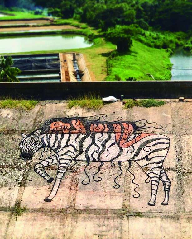 SIN TÍTULO. Pablo Rosendo. Materiales: carbón de marabú, piedra y ladrillo de barro cocido. 2021