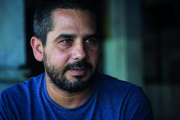 WILFREDO PRIETO: Santi Spíritus, Cuba, 1978. Graduado en el ISA. En 2008 ganó el Cartier Award. En el año 2000 ganó el UNESCO Prize for the Promotions. En 2010 fue seleccionado para el Future Generation Art Prize, Pinchuk Art Center, Kiev, Ucrania. Ha realizado decenas de exposiciones personales y colectivas en Cuba y el extranjero. Sus obras forman parte de importantes colecciones públicas y privadas internacionales.