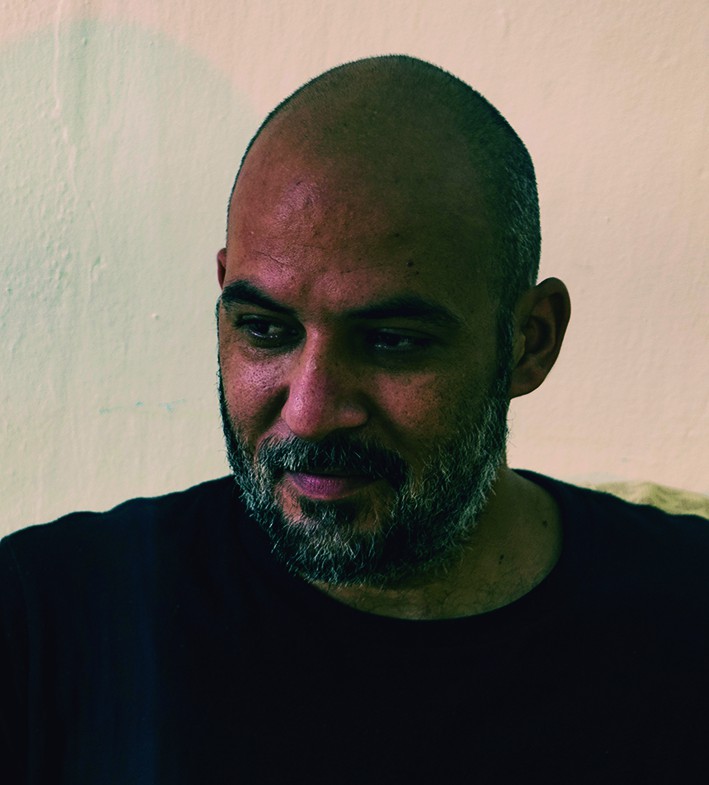 YORNEL J. MARTÍNEZ ELÍAS: Manzanillo, Cuba, 1981. Graduado de pintura y dibujo en el ISA. Ha realizado diversas exposiciones personales en su país y participado en numerosas muestras colectivas en Cuba y el mundo. Su trabajo se encuentra en relevantes colecciones públicas. Ha obtenido diversas becas en Roma, New York, Suiza e Italia.