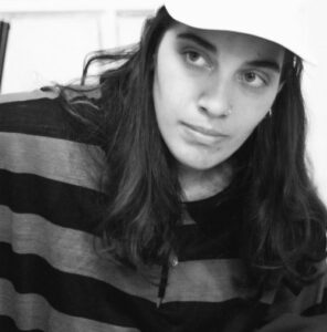 CARMEN BARRUECO: La Habana, 1994. Graduada de lenguas extranjeras, Carmen es mejor conocida como Fulana y es una artista autodidacta que reside en La Habana. Su línea de trabajo está relacionada con la ilustración, el diseño gráfico y el arte urbano.