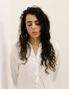 DANIA GONZÁLEZ: Matanzas, Cuba, 1990. R1990 | Matanzas, Cuba. Reside en La Habana y Weimar, Alemania. Graduada de la Facultad de Artes Visuales de la Universidad de las Artes (ISA), La Habana, Cuba, 2015 y de la Alanus University of Arts and Social Sciences, en Bonn, Alemania.