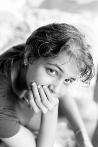 DANIELA ÁGUILA: La Habana, 1990. Graduada en el 2018 de la Academia Nacional de Bellas Artes San Alejandro. Estudiante de Bellas Artes en la Universidad de las Artes ISA, La Habana, donde reside actualmente. A su corta edad, ya ha participado en más de una docena de exhibiciones colectivas.