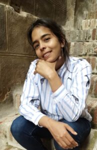 ELIZABET CERVIÑO: Manzanillo, Cuba, 1986. Reside en La Habana y Hudson, FL, EE.UU. Graduada del Instituto Superior de Arte (ISA), La Habana, Cuba, 2009. Ha recibido diversos premios y residencias internacionales que han nutrido su formación.