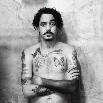 LEONARDO LUIS ROQUE: Cienfuegos, Cuba, 1986. Reside en La Habana. Es profesor de la Academia Nacional de Bellas Artes San Alejandro, Especialidad de Pintura. Graduado de la Universidad de las Artes (ISA) en el 2014.