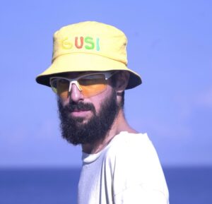 MIGUEL A. MACHADO: Pinar del Río, 1990. Cursó estudios en el Instituto Superior de Artes (ISA), La Habana, Cuba, donde reside actualmente, y de nivel Medio en Artes Plásticas, Academia Profesional Eduardo Abela de San Antonio de los Baños, Artemisa, Cuba. Desde el año 2014, ha mostrado su trabajo en exhibiciones personales y colectivas y participado en residencias artísticas en prestigiosas instituciones internacionales.