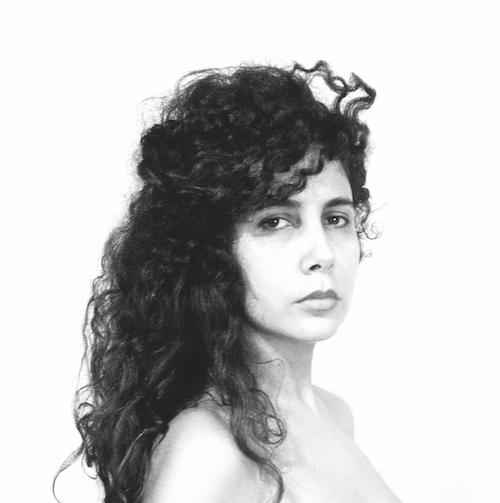 YAILY MARTÍNEZ: Cienfuegos, Cuba, 1990. Cursó estudios en la escuela provincial de arte Benny Moré, Cienfuegos, Cuba (2005-2009) y en la Universidad de las Artes (ISA), La Habana, Cuba (2015-2021), donde reside actualmente. Su obra ha sido exhibida en diversas exposiciones personales y colectivas en Cuba y el mundo.